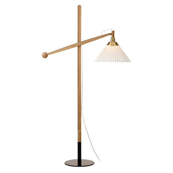 Le Klint 325 Gulvlampe i Lys Eg - Elegant Design