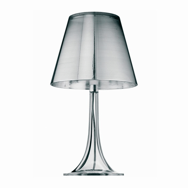 Flos Miss K Bordlampe i Sølv – Elegant Design og Lysoplevelse