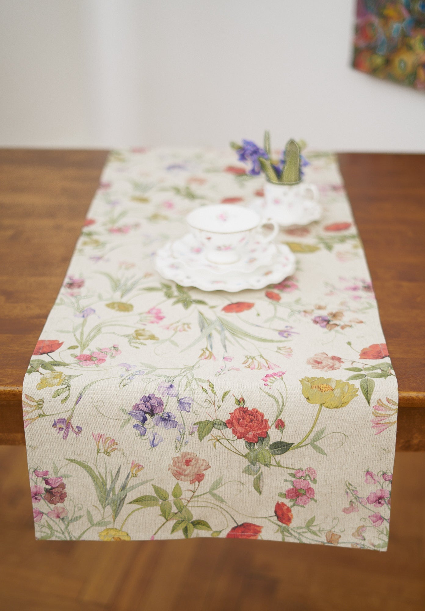 Blossom Bordløber - Elegant Blomsterprint til Spisebordet