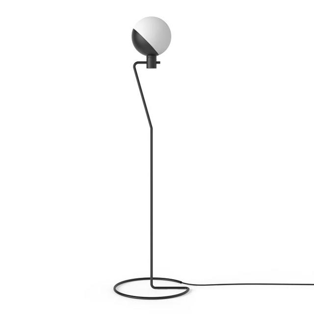 Grupa Baluna Sort Gulvlampe – Tidløs Elegance til Hjemmet