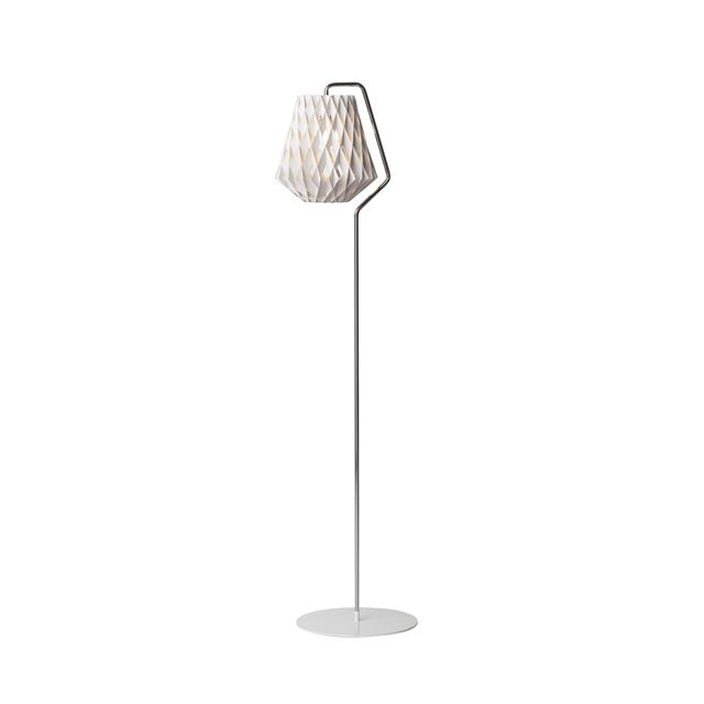 Pilke Signature 28 Hvid Gulvlampe - Elegant Design