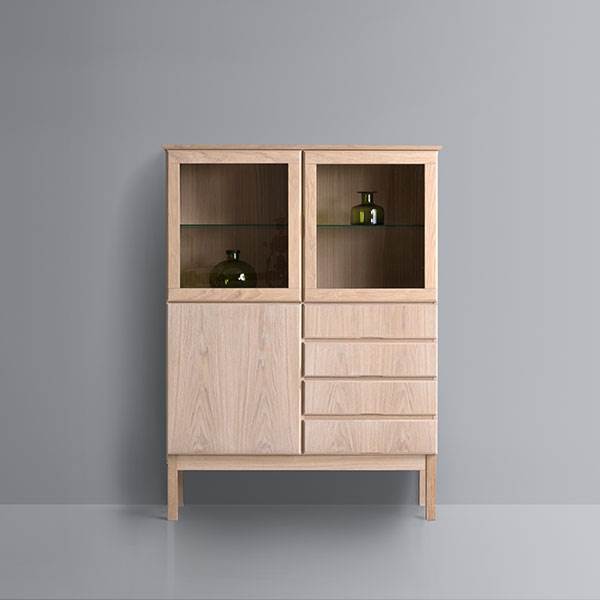 Elegant Vitrine Skab i Eg Hvidolie fra Klim Furniture
